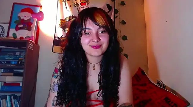 Snapshot of sweetiee_mary chatting on 12-15-24, 02:08 sweetiee mary online show from 12-15-24, 02:08