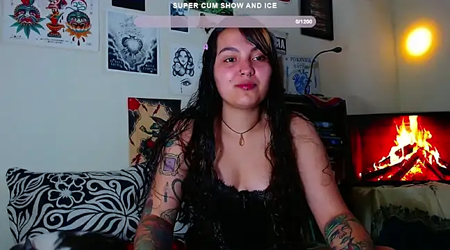 Snapshot of sweetiee_mary chatting on 01-25-25, 03:51 sweetiee mary online show from 01-25-25, 03:51