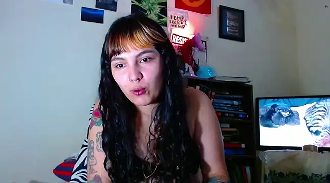 Snapshot of sweetiee_mary chatting on 02-18-25, 05:10 sweetiee mary online show from 02-18-25, 05:10