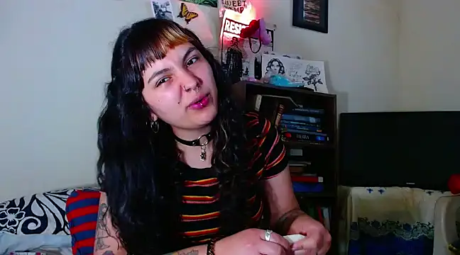 Snapshot of sweetiee_mary chatting on 02-25-25, 05:36 sweetiee mary online show from 02-25-25, 05:36