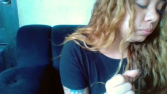 Jennxdolls online show from 01-31-25, 03:22