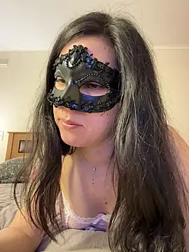 Reinacatchile online show from 12-16-24, 02:25