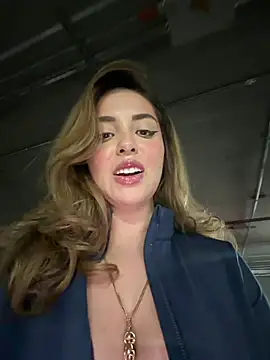 Snapshot of Alirawrz chatting on 07-15-26, 01:38 Alirawrz online show from 07-15-26, 01:38