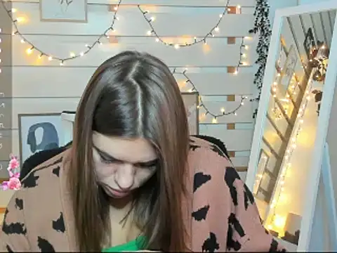 Josephine Kiss online show from 11-30-25, 01:15