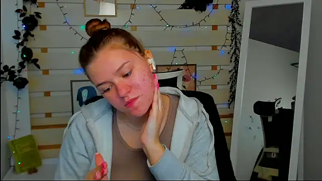 Snapshot of Josephine_Kiss chatting on 04-25-26, 07:00 Josephine Kiss online show from 04-25-26, 07:00