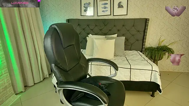 Snapshot of sussy__stone chatting on 12-23-24, 12:41 sussy stone online show from 12-23-24, 12:41