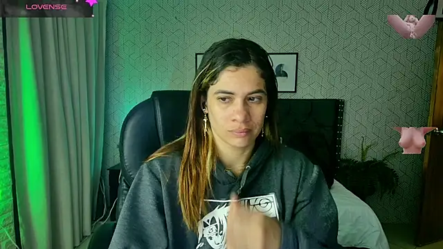 Snapshot of sussy__stone chatting on 01-14-25, 12:14 sussy stone online show from 01-14-25, 12:14