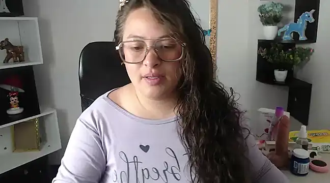 Snapshot of SaraThomso chatting on 02-04-25, 03:00 SaraThomso online show from 02-04-25, 03:00