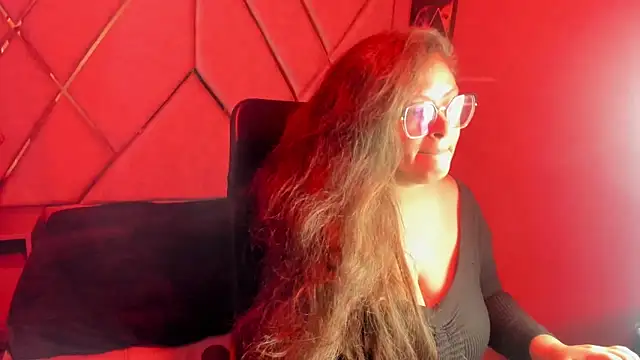 SaraThomso online show from 11-21-25, 03:16