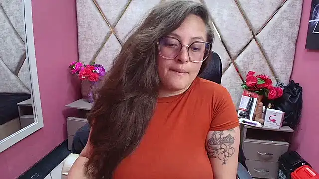 SaraThomso online show from 11-26-25, 01:45