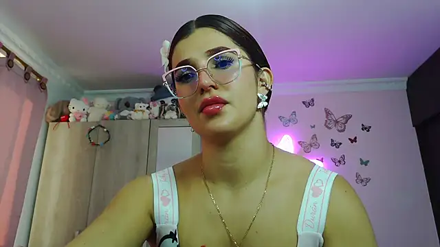 Snapshot of caroline_jonson chatting on 06-20-26, 02:09 caroline jonson online show from 06-20-26, 02:09