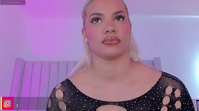 Snapshot of Shelynna_azzul chatting on 11-06-25, 07:37 Shelynna azzul online show from 11-06-25, 07:37