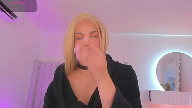 Snapshot of Shelynna_azzul chatting on 11-27-25, 08:11 Shelynna azzul online show from 11-27-25, 08:11