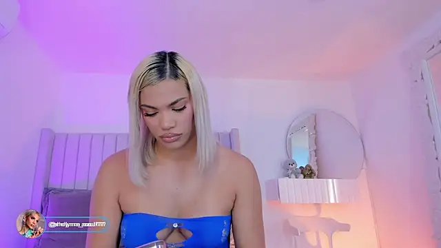 Snapshot of Shelynna_azzul chatting on 02-19-26, 08:05 Shelynna azzul online show from 02-19-26, 08:05