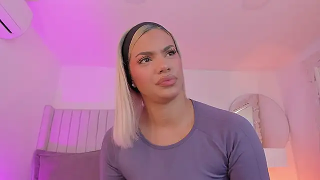 Snapshot of Shelynna_azzul chatting on 02-23-26, 08:39 Shelynna azzul online show from 02-23-26, 08:39