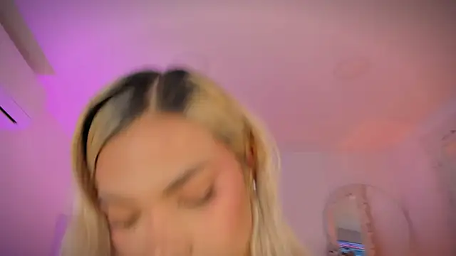 Snapshot of Shelynna_azzul chatting on 02-27-26, 08:20 Shelynna azzul online show from 02-27-26, 08:20