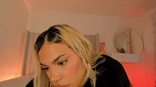 Shelynna azzul online show from 03-24-26, 08:03