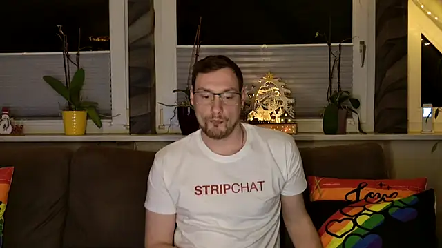 Snapshot of Relsxboy chatting on 12-03-24, 05:23 Relsxboy online show from 12-03-24, 05:23