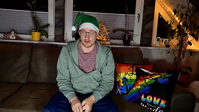 Snapshot of Relsxboy chatting on 12-13-24, 10:02 Relsxboy online show from 12-13-24, 10:02