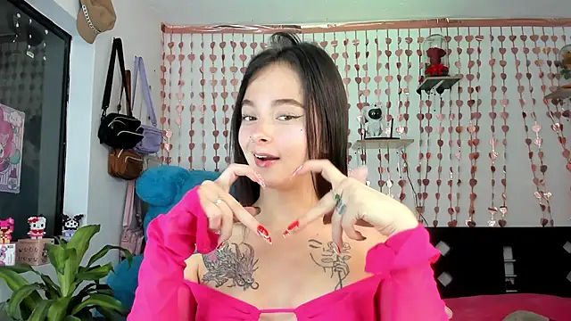 Snapshot of lucyy_tay chatting on 09-26-25, 01:42 lucyy tay online show from 09-26-25, 01:42