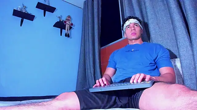 Snapshot of Stefann_salvatoree chatting on 01-19-25, 07:15 Stefann salvatoree online show from 01-19-25, 07:15