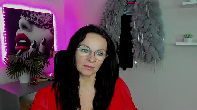 HelenLuxx online show from 02-14-25, 10:17