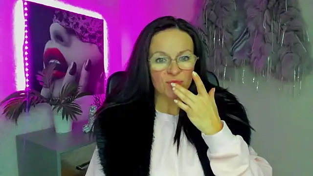 HelenLuxx online show from 11-24-25, 03:01