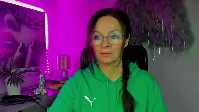 HelenLuxx online show from 01-06-26, 06:50