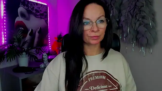 HelenLuxx online show from 02-02-26, 04:06