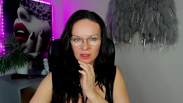 HelenLuxx online show from 03-12-26, 04:57