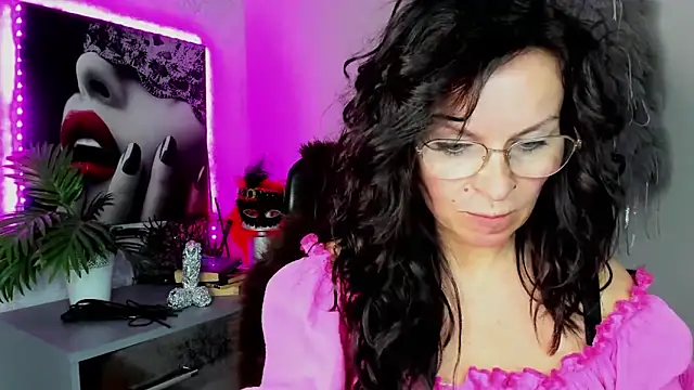 HelenLuxx online show from 04-14-26, 04:13