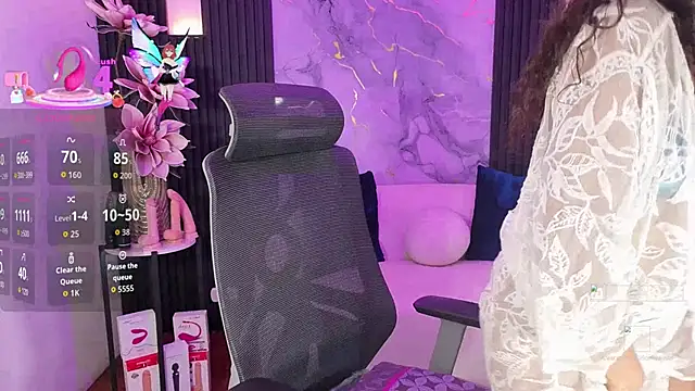 Snapshot of leslyflorez chatting on 09-22-25, 04:14 leslyflorez online show from 09-22-25, 04:14