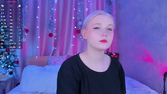 Snapshot of SweeteRose_Royce chatting on 01-04-25, 01:53 SweeteRose Royce online show from 01-04-25, 01:53