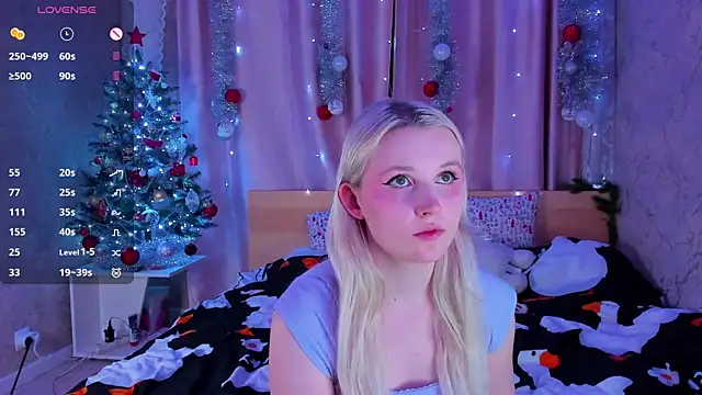 Snapshot of SweeteRose_Royce chatting on 02-06-25, 04:58 SweeteRose Royce online show from 02-06-25, 04:58