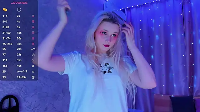 Snapshot of SweeteRose_Royce chatting on 02-20-25, 03:08 SweeteRose Royce online show from 02-20-25, 03:08