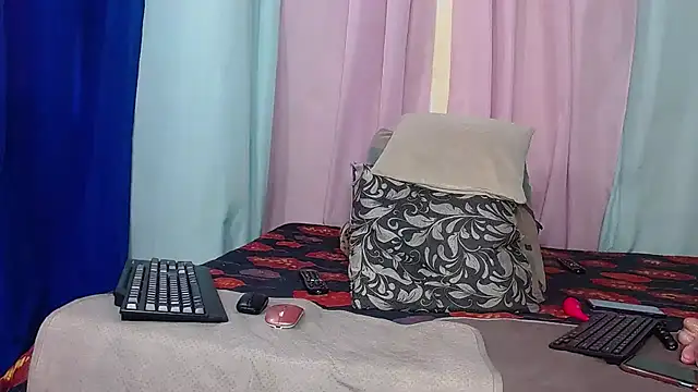 Snapshot of Karina_Molina chatting on 07-11-26, 06:43 Karina Molina online show from 07-11-26, 06:43