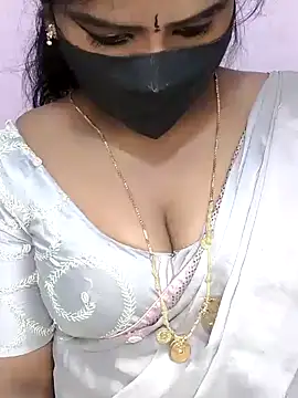 Snapshot of louise92 chatting on 12-08-24, 05:22 louise92 online show from 12-08-24, 05:22