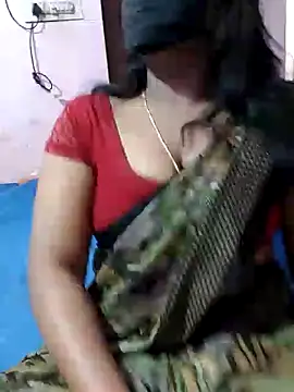 Snapshot of louise92 chatting on 01-08-25, 05:27 louise92 online show from 01-08-25, 05:27