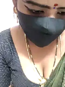 Snapshot of louise92 chatting on 01-27-25, 04:43 louise92 online show from 01-27-25, 04:43