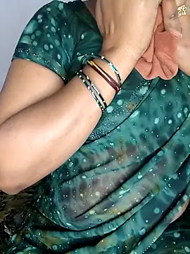 Snapshot of louise92 chatting on 04-01-26, 07:42 louise92 online show from 04-01-26, 07:42