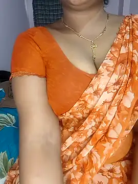 Snapshot of louise92 chatting on 04-02-26, 06:33 louise92 online show from 04-02-26, 06:33