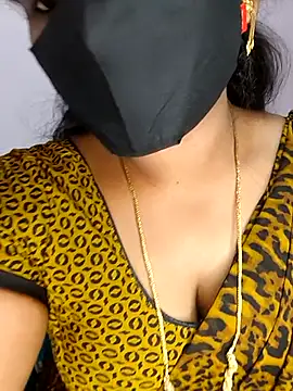 Snapshot of louise92 chatting on 04-18-26, 04:05 louise92 online show from 04-18-26, 04:05
