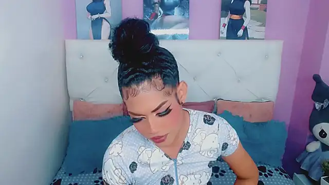 Snapshot of Amanda_bigx chatting on 05-15-26, 01:23 Amanda bigx online show from 05-15-26, 01:23