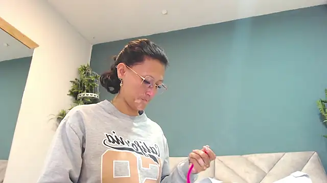 SharisWillian online show from 04-08-26, 03:50