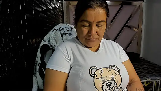 DaianaLutz online show from 01-10-26, 01:24