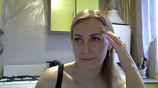 Snapshot of AshleyXHoney chatting on 12-10-24, 06:44 AshleyXHoney online show from 12-10-24, 06:44