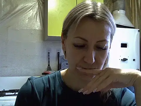 Snapshot of AshleyXHoney chatting on 10-22-25, 07:08 AshleyXHoney online show from 10-22-25, 07:08