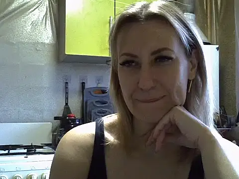 Snapshot of AshleyXHoney chatting on 11-10-25, 07:07 AshleyXHoney online show from 11-10-25, 07:07