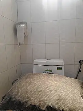 Snapshot of julietunderwoood chatting on 10-31-25, 11:22 julietunderwoood online show from 10-31-25, 11:22