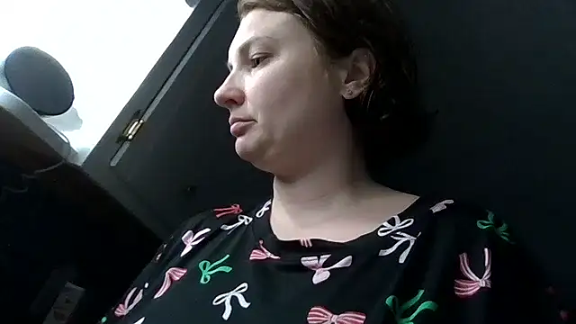 MilfyMrsRobinson online show from 12-17-25, 12:00